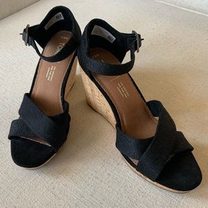 Toms 6.5 heeled wedges